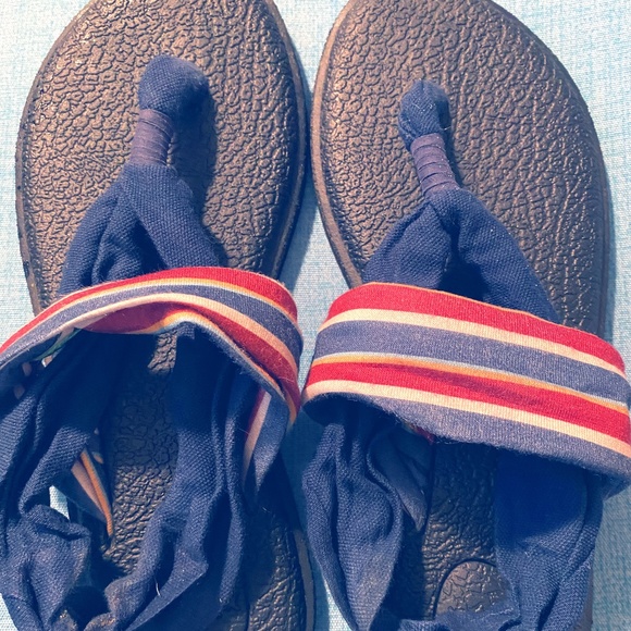 🌴SummerClearanceSale🌴 Sanuk Yoga Sling 2 Prints **WORN ONCE** - Picture 1 of 5